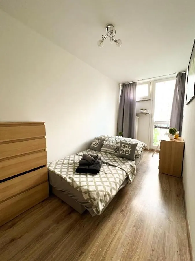 Cozy Three-Room Apartment In The Center Of ורשה 0*,